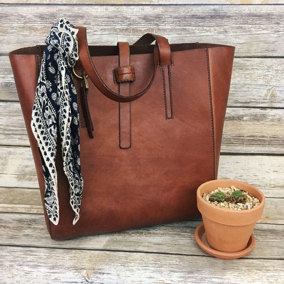 Lucky Brand Handbags - NWOT Lucky Brand Dylan Leather Tote in Tobacco